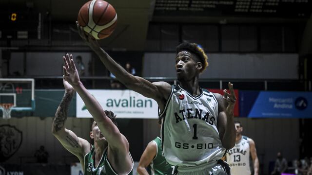 Latraius Mosley sigue aportando un fuerte goleo para Atenas. No alcanzó (Marcelo Endelli / La Liga).