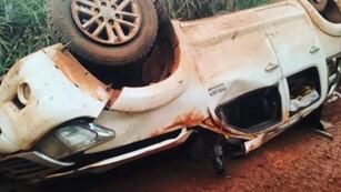 Intentó evadir un control y volcó la camioneta con contrabando de cigarrillos en Comandante Andresito.