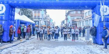 En el contexto de la Fiesta Nacional de La noche más larga, la carrera de Camareras y mozos, volvió a realizarse en la ciudad.