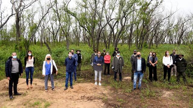 Funcionarios del Ministerio de Ambiente y Cambio Climático visitaron la isla Sabino Corsi, que pertenece el Ente Administrador Puerto Rosario (Enapro). (Gobierno de Santa Fe)