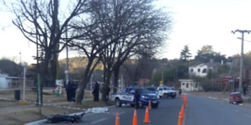 El joven perdió el control de su moto y terminó perdiendo la vida. (Defensa Civil)