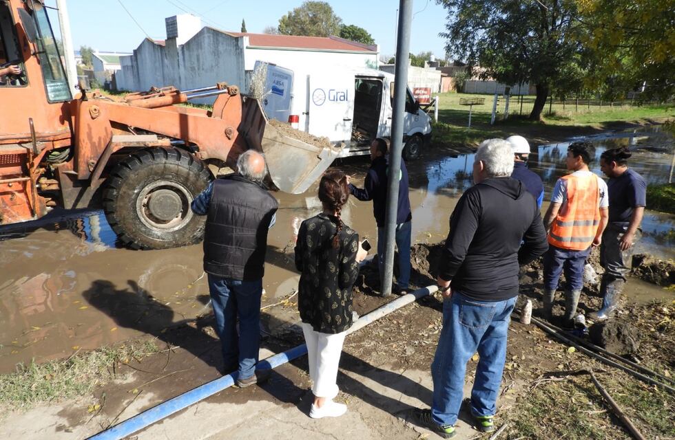 Punta Alta: ABSA reparó el caño de agua en calle González Fernández
