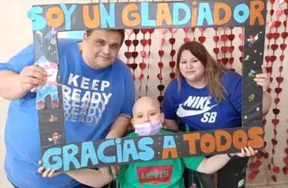 Tras una larga lucha contra la leucemia, un pequeño de Santa Cruz recibió el alta