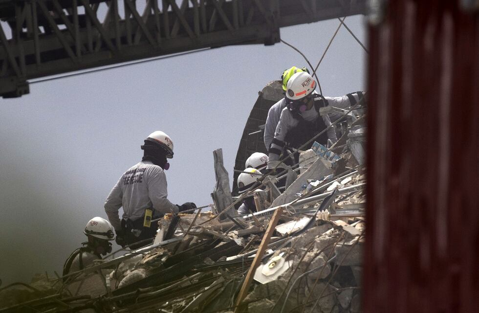 Derrumbe en Miami: la desesperante llamada del primer rescatista al llegar al lugar