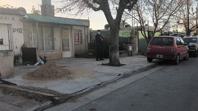 Allanamiento y secuestro de electrodomésticos, dinero y materiales de construcción. (Policía)