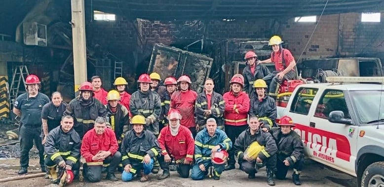 Un cortocircuito causó un incendio de grandes magnitudes en un frigorífico de Posadas,