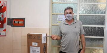 Luis Castellano votó en el Colegio Misericordia