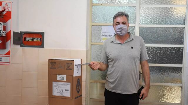 Luis Castellano votó en el Colegio Misericordia