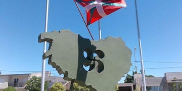 Plaza de los Países Vascos, Tres Arroyos