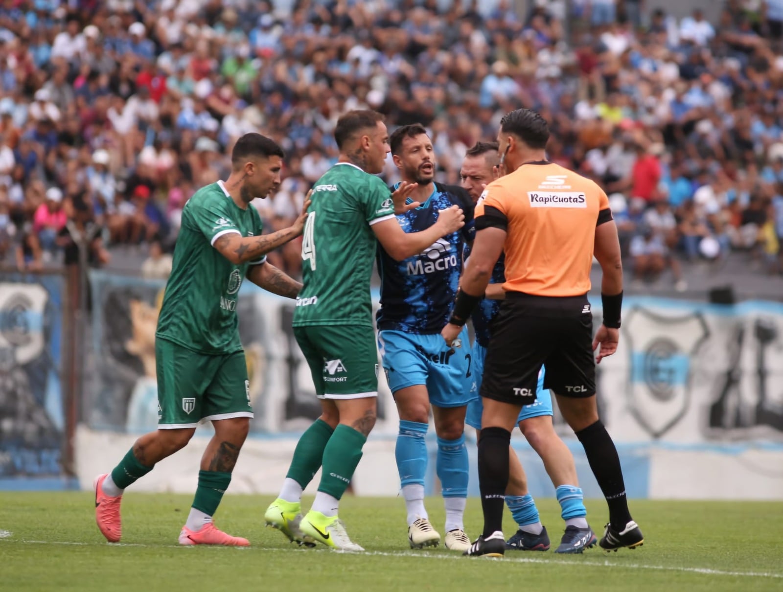 No fue un partido con muchas luces, pero en la batalla deportiva, el elenco “albiceleste” fue el que, a pesar del empate, salió ganancioso.