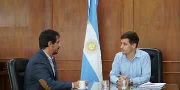 El intendente Leonardo Viotti recibió en su despacho al titular de la Delegación Rafaela, de la Secretaría de Niñez, Adolescencia y Familia, Leandro Rocchia,