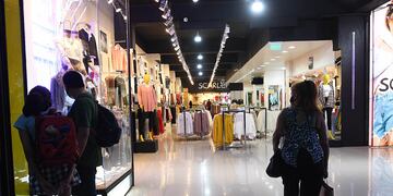 El gobierno de Mendoza dispuso salidas por terminación del número de DNI para realizar compras.