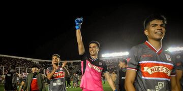 El Yacará Juan Martín Rojas, del Deportivo Morón, cedido para atajar en Instituto en el Reducido (Prensa Morón).