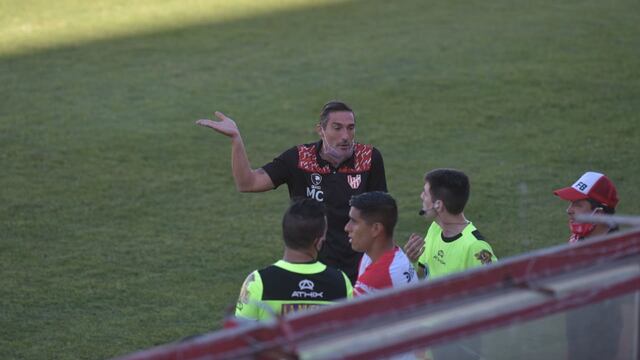 El DT Mauricio Caranta quedó al límite por la derrota con los jujeños (Facundo Luque)