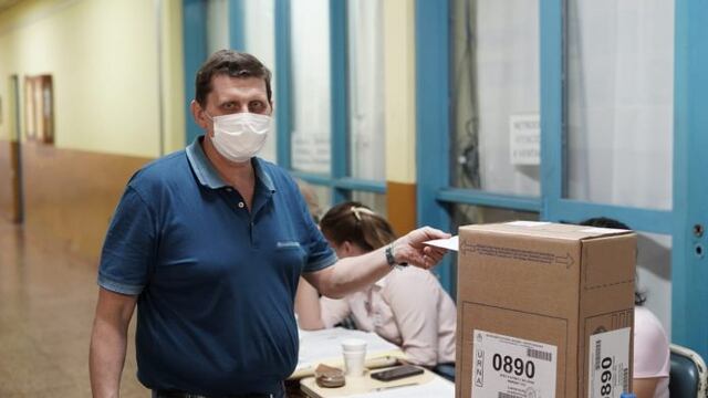 Elecciones 2021: Adolfo Safrán emitió su voto en Apóstoles.