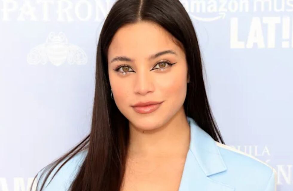 Internacional: Emilia Mernes modeló para una marca española y cautivó con un look ultra trendy