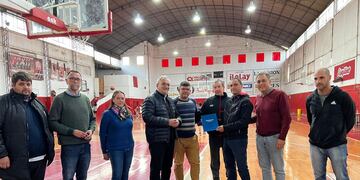 Entregaron un aporte económico al Club 9 de Julio