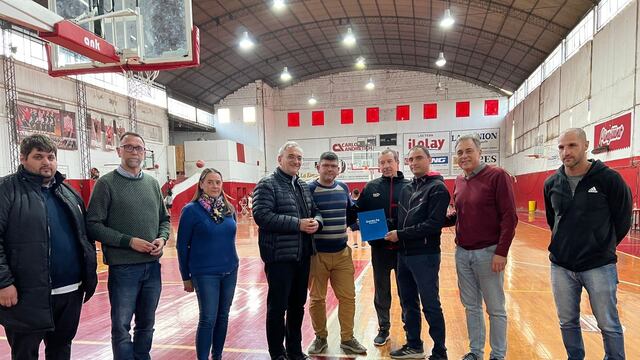 Entregaron un aporte económico al Club 9 de Julio