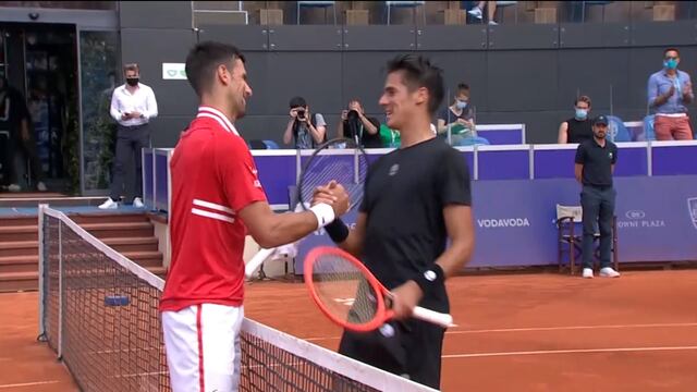 El serbio felicitó a su rival luego de superarlo con claridad en la cancha central.