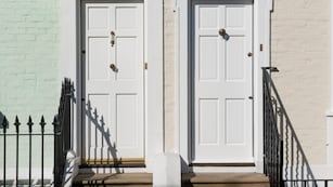 Cómo colocar las puertas en el hogar para atraer abundancia, según el Feng Shui.