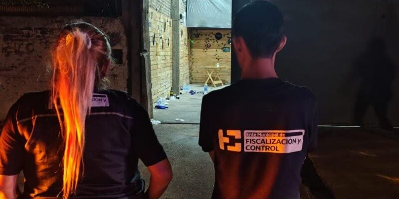 Clausuraron dos clubes de Córdoba y desarticularon 14 fiestas clandestinas este fin de semana largo.