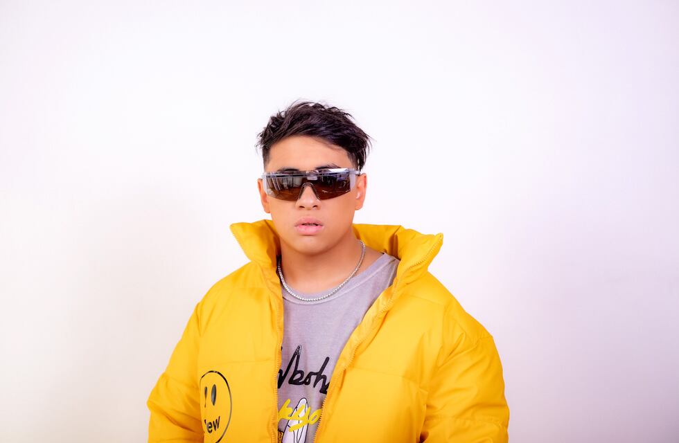 FMK lanzó su primer álbum “Desde el espacio” y estrenó “Tu nombre” junto a Duki