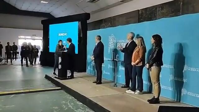 Una mujer increpó a los gritos al gobernador de la Provincia de Buenos Aires