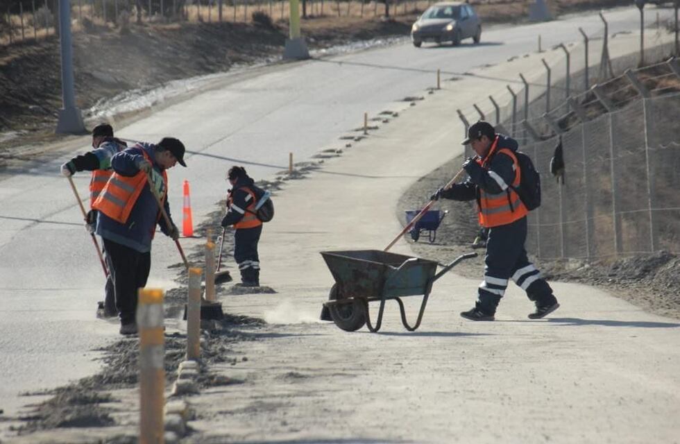 Ushuaia: operativo de limpieza en la bicisenda de ARA San Juan, de Maipú y Magallanes