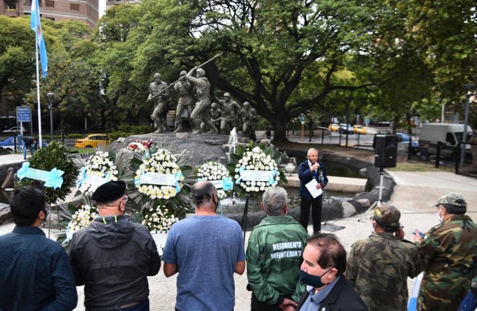 2 de abril: homenajearon a los veteranos de Malvinas en la plaza de la Intendencia