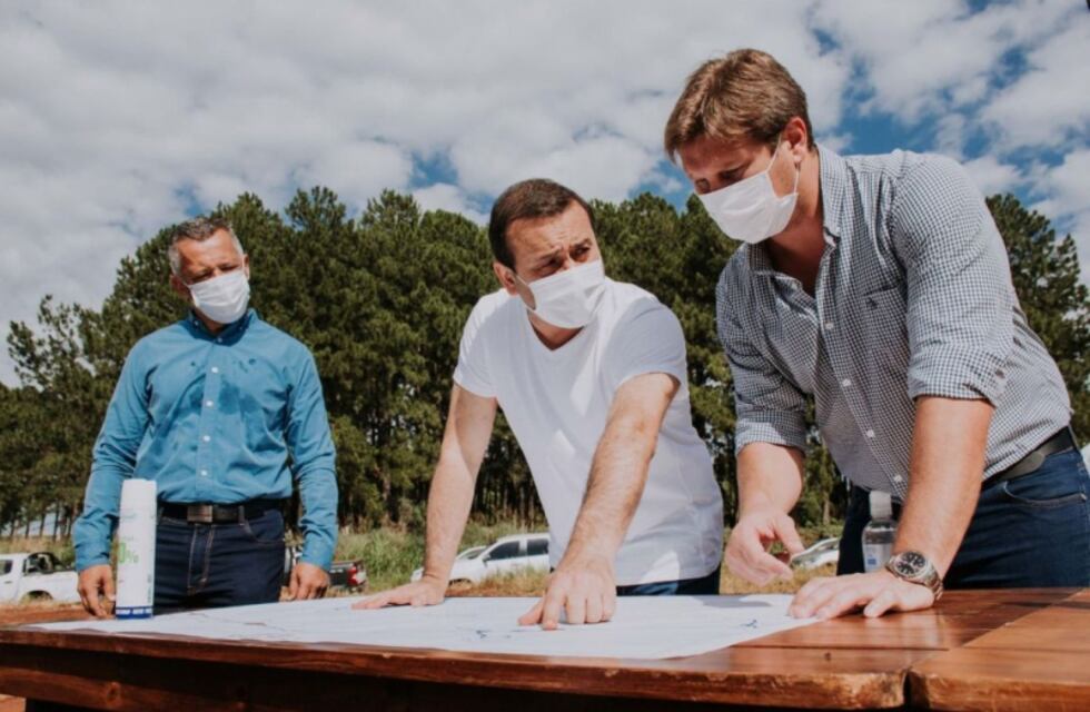 Herrera Ahuad recorrió las obras de la Ruta N°105