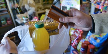 Los almacenes en el foco del aumento de la inflación: caen las ventas y no pueden protegerse de las grandes cadenas de supermercados.