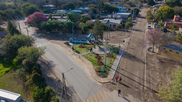 La nueva plaza en Polcos propone esparcimiento familiar y conciencia ambiental.