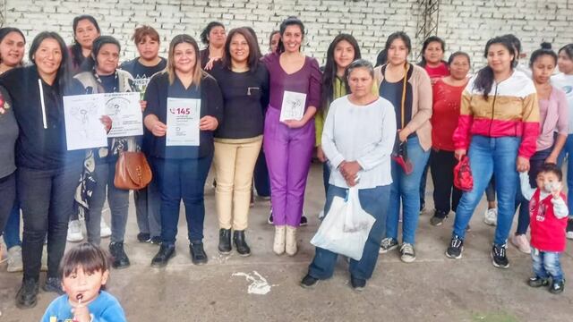 Un numeroso grupo mayoritariamente de mujeres asistió al taller de prevención contra la trata de personas, ofrecido en Fraile Pintado por María Eugenia Jamarlli.