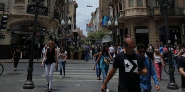 El día comenzó con alta temperatura y poco alivio tras un lunes caliente.