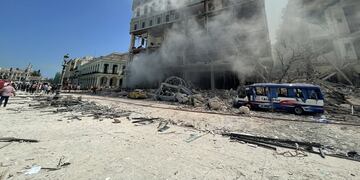 Explosión y derrumbe en un hotel de La Habana (@ERIKEO5555).