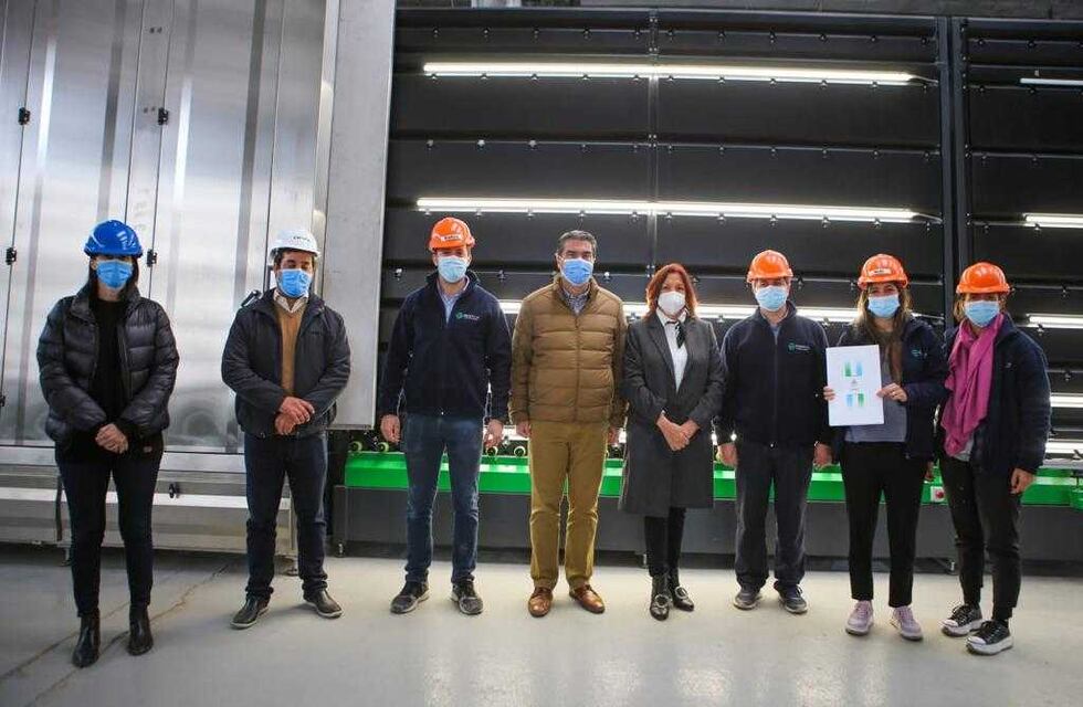 Productora de vidrios chaqueña comenzó nueva línea de producción por medio apoyo estatal