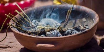 Cómo sahumar con 6 ingredientes que tenés en tu casa y qué beneficios trae cada uno