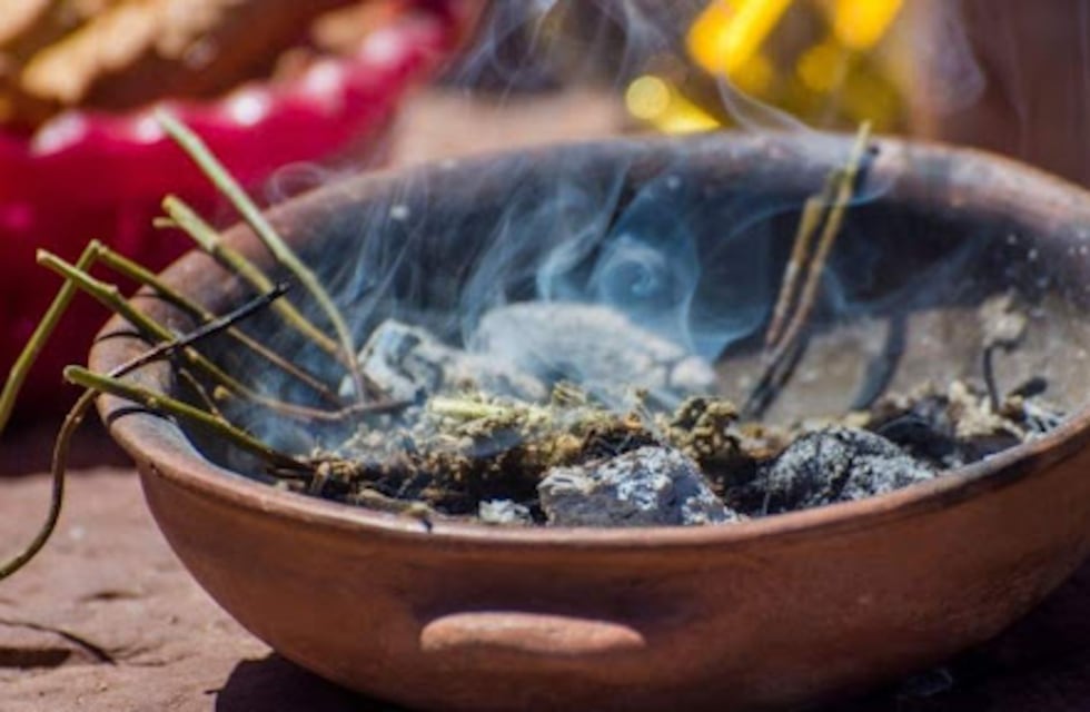 Cómo sahumar con 6 ingredientes que tenés en tu casa y qué beneficios trae cada uno