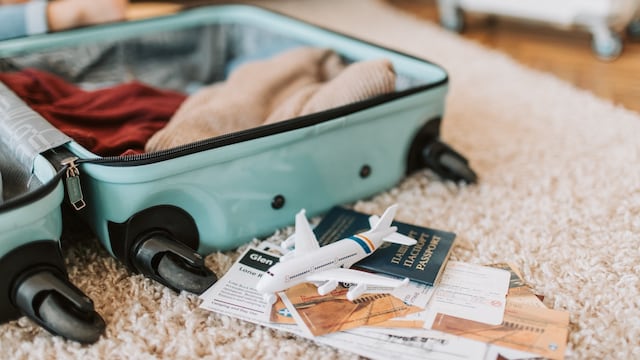 Qué artículos de uso personal ya no se pueden llevar en el equipaje de avión en 2025 (Gentileza: Pexels/Vlada Karpovich)