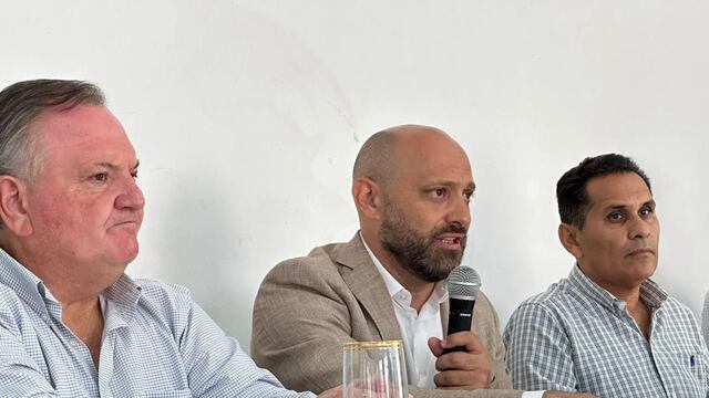 El senador Felipe Michlig, el ministro de Desarrollo Productivo, Gustavo Puccini y el presidente comunal de Moises Ville, Marcelo Lind