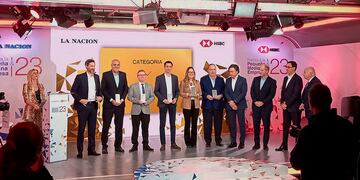 Andrés Ferrero (tercero desde la izquierda) recibió el premio en nombre de Deisa