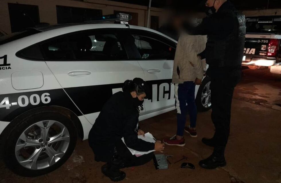Terminó detenido luego de intentar sustraer objetos de un automóvil en Oberá