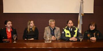 Entrega de certificados a policías que se capacitaron en Diversidad y Género.