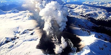 Alerta técnica, de verde a amarilla, en el volcán Hudson