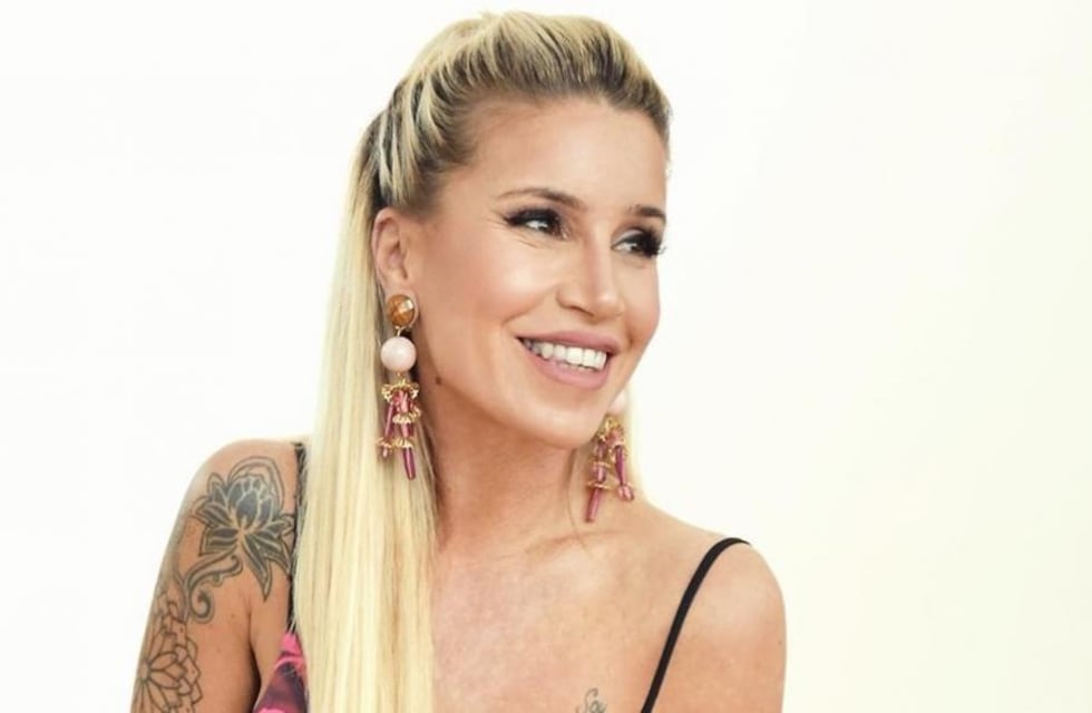 Florencia Peña posó con una microbikini en la playa: “No soy mala ni santa”