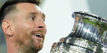 El ídolo rosarino levantó la copa el 14 de julio en el Hard Rock Stadium.
