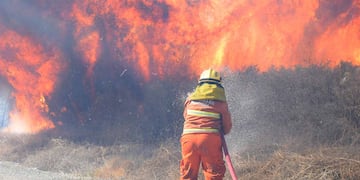 Para combatir incendios forestales, construirán bases con fondos propios