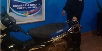 Recuperaron una motocicleta con pedido de secuestro en Puerto Iguazú.