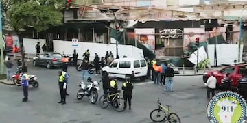 En un edificio de dos plantas en demolición en la esquina de Catamarca y Corrientes.
