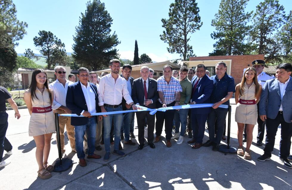 El Mollar: Jaldo inauguró la hostería de La Angostura